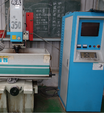 放電加工機-陳朝琴 師傅